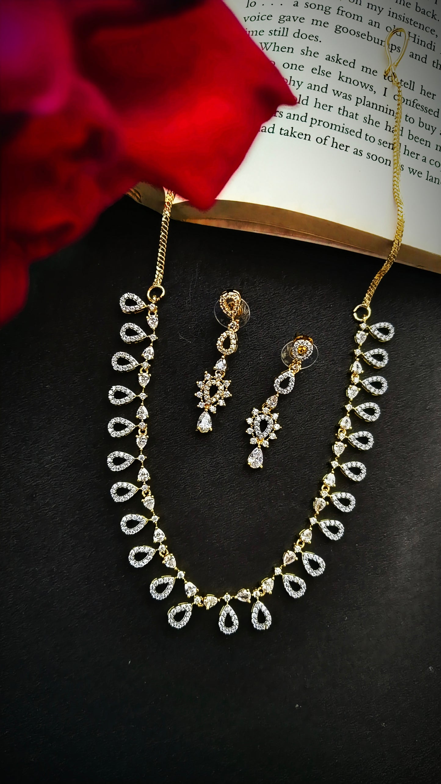 Golden Ratna Zirconia necklace set